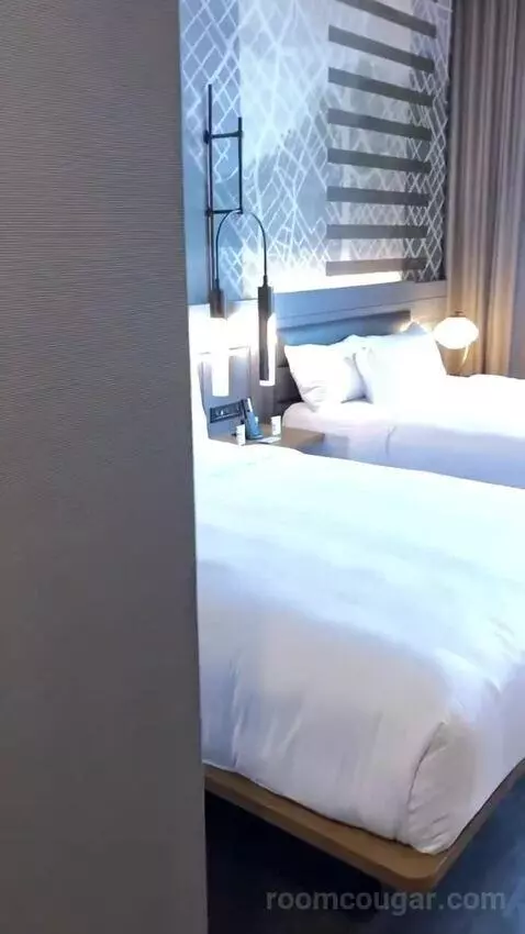 Guest Room with M Club Lounge Access, 2 Queen, City View (#1434) bed picture #3