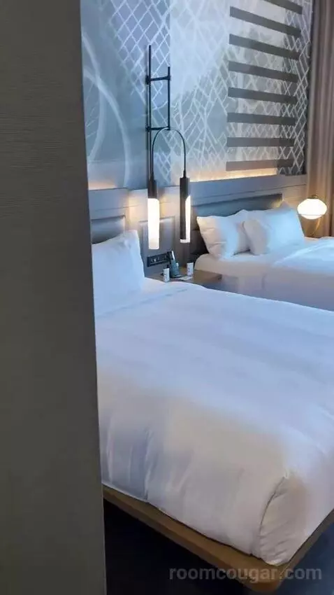 Guest Room with M Club Lounge Access, 2 Queen, City View (#1434) bed picture #5