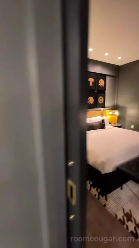 Bay Suite, 1 Bedroom Suite, 1 King, Sofa Bed (#328) bed picture #6