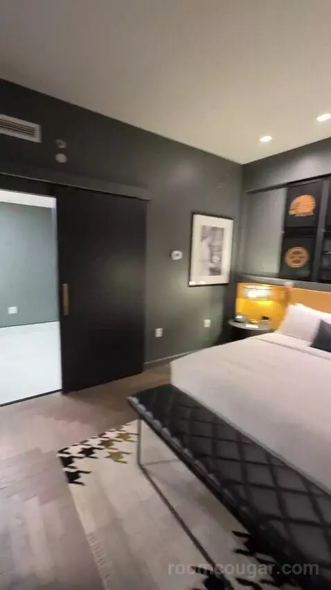Bay Suite, 1 Bedroom Suite, 1 King, Sofa Bed (#328) bed picture #3
