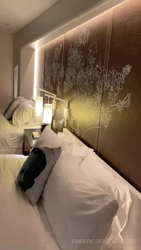 Superior Double Queen bed picture #3