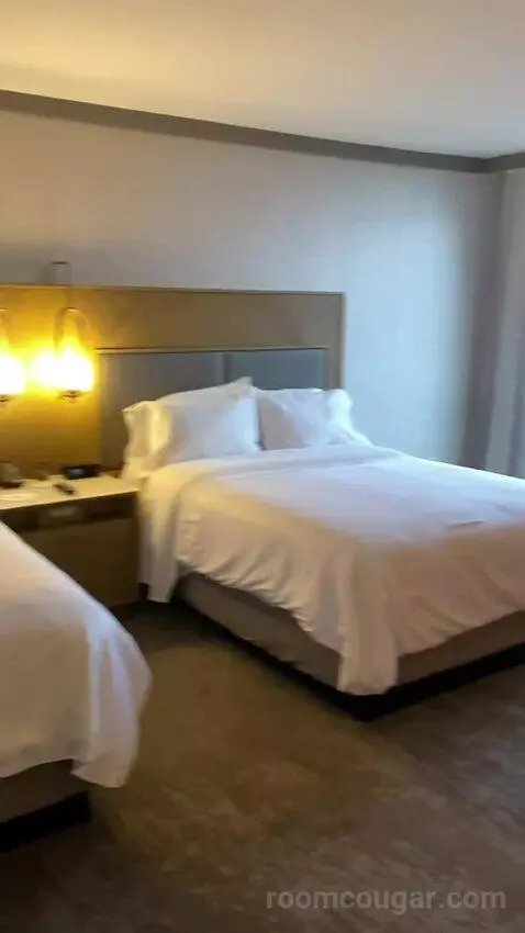 2 Queen Beds, Junior Suite (#1128) bed picture #9