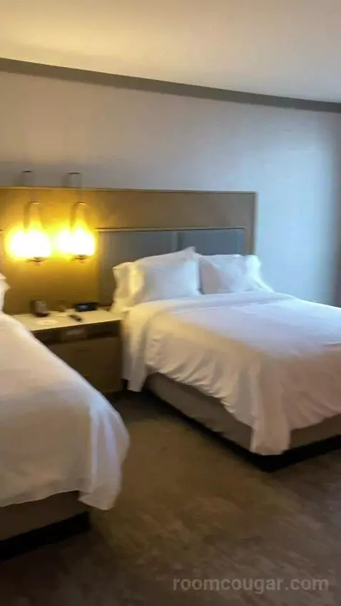 2 Queen Beds, Junior Suite (#1128) bed picture #10