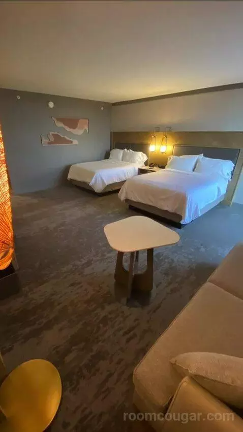 2 Queen Beds, Junior Suite (#1128) bed picture #11