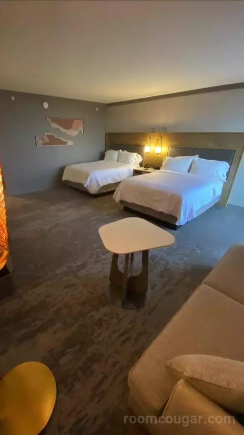 2 Queen Beds, Junior Suite (#1128) bed picture #12