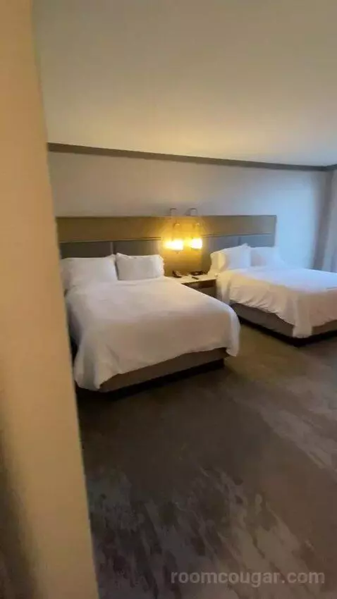 2 Queen Beds, Junior Suite (#1128) bed picture #4