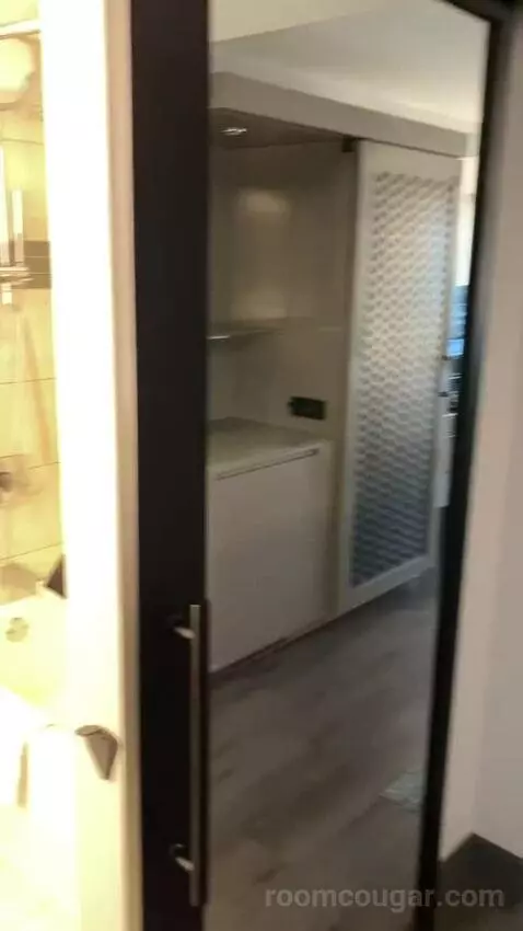 Larger Guest Room, 2 Queen, City View, Corner Room bathroom picture #1