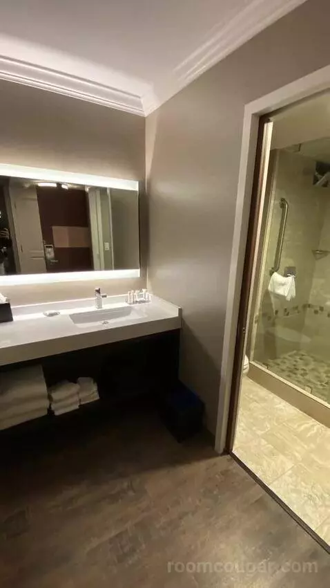 Double Room with Bay View bathroom picture #7