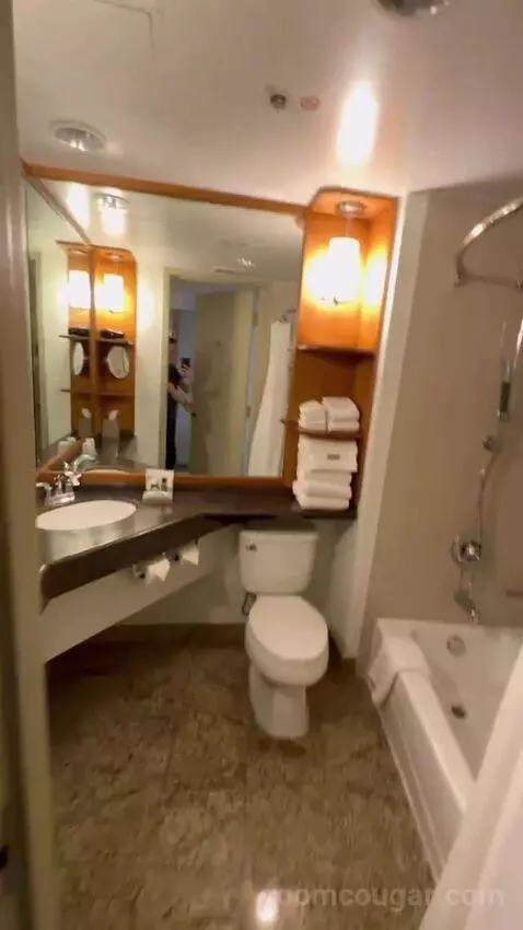 Guest Room, 2 Double, City View bathroom picture #5
