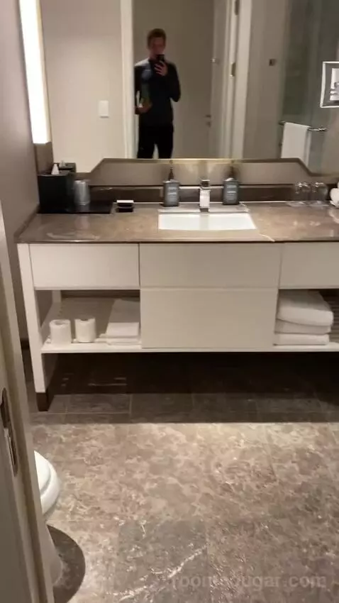 Club Lounge Access, Guest Room, 2 Queen, Top Floor bathroom picture #3