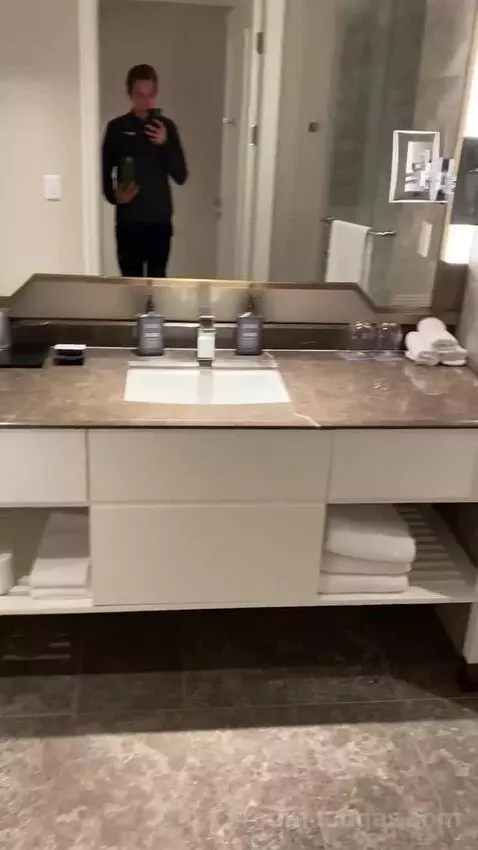 Club Lounge Access, Guest Room, 2 Queen, Top Floor bathroom picture #4