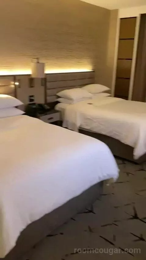 Club Lounge Access, Guest Room, 2 Queen, Top Floor bed picture #2