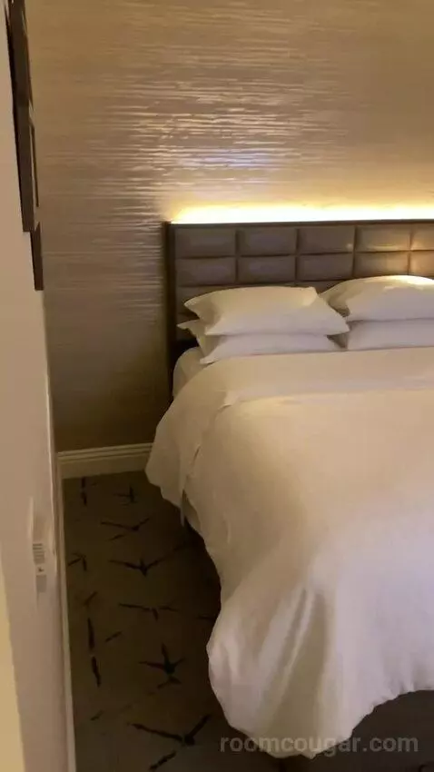 Club Lounge Access, Guest Room, 2 Queen, Top Floor bed picture #3