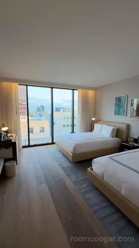 View | 2 Queen Beds (#519) bed picture #2