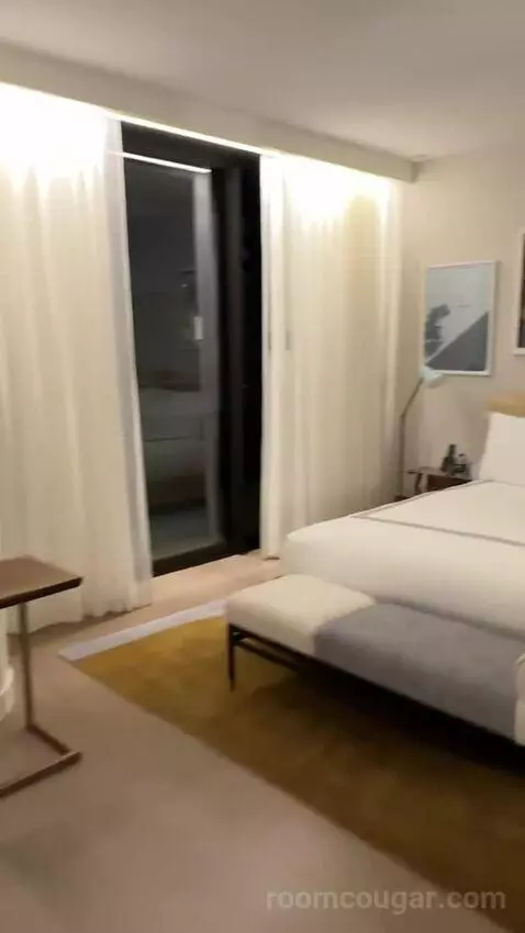 Balcony | King City View bed picture #1