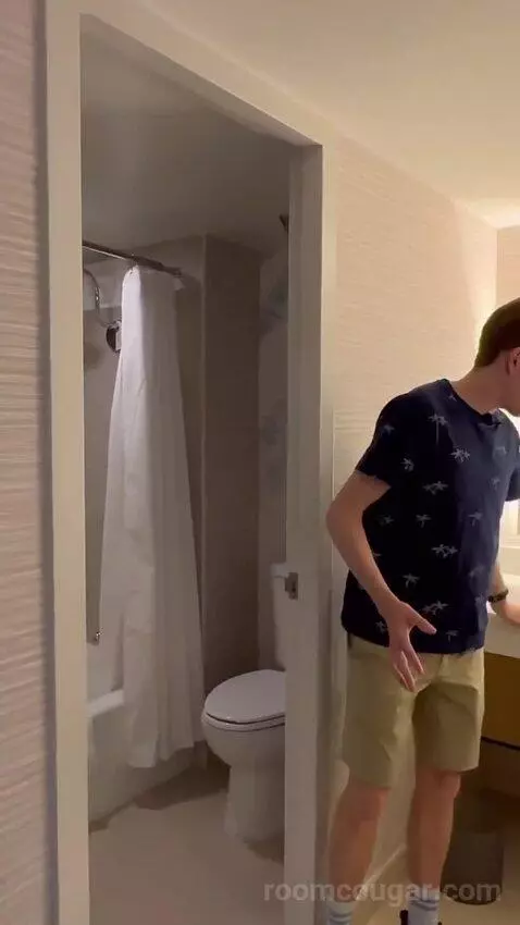 2 Queen Beds, Bay View, Balcony, Guest Room (#2030) bathroom picture #1