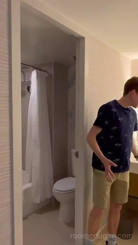 2 Queen Beds, Bay View, Balcony, Guest Room (#2030) bathroom picture #2