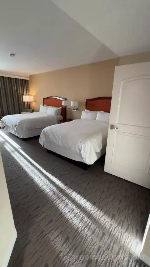 Traditional, Guest Room, 2 Queen, Balcony (#2233) bed picture #3
