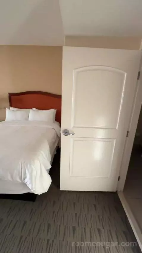 Traditional, Guest Room, 2 Queen, Balcony (#2233) bed picture #4