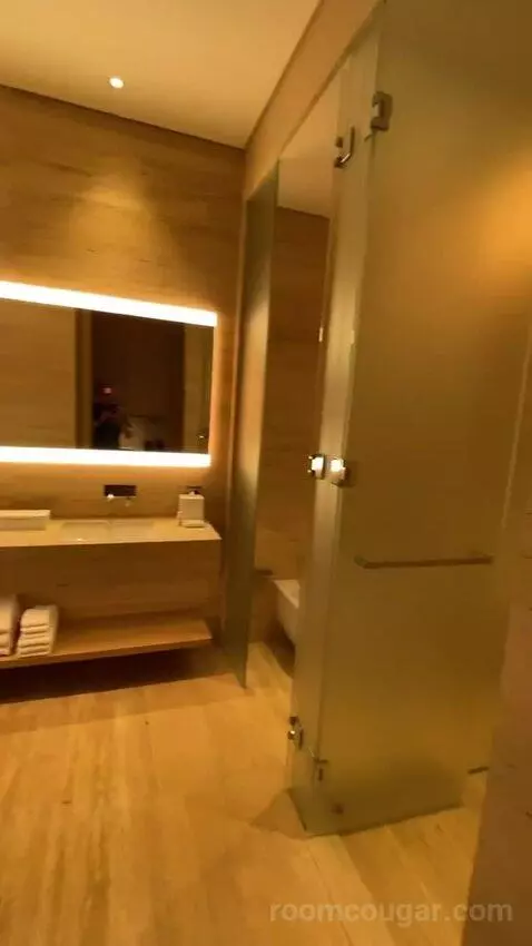 Deluxe, Guest Room, 2 Queen, Burj Khalifa View, Balcony (#1514) bathroom picture #7