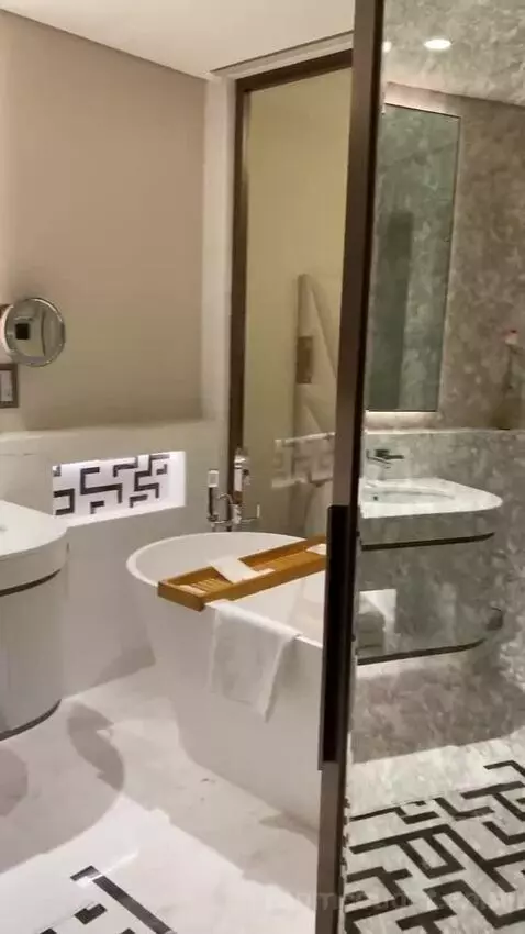 Deluxe Twin Room with City View (Luxurious fo) bathroom picture #2