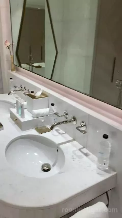 Astor Suite with 1 King, Sea View (#1617) bathroom picture #9