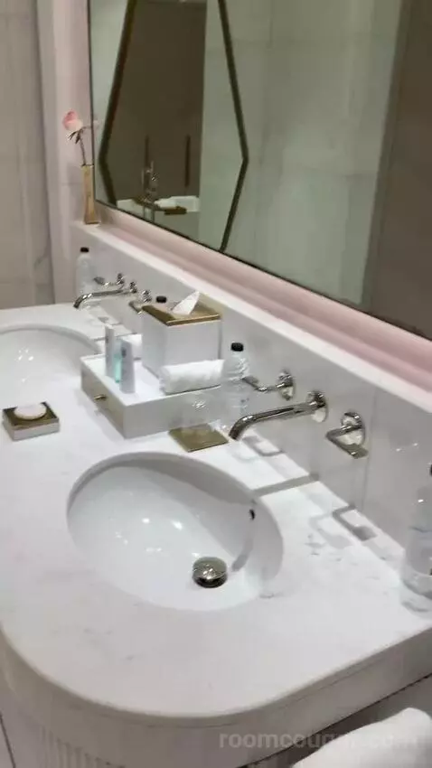 Astor Suite with 1 King, Sea View (#1617) bathroom picture #10