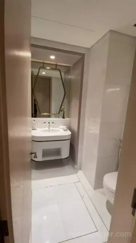 Astor Suite with 1 King, Sea View (#1617) bathroom picture #2