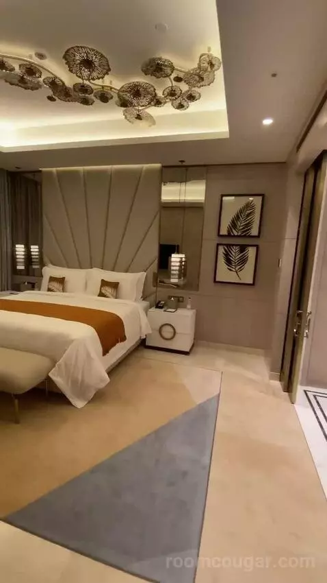 Astor Suite with 1 King, Sea View (#1617) bed picture #1