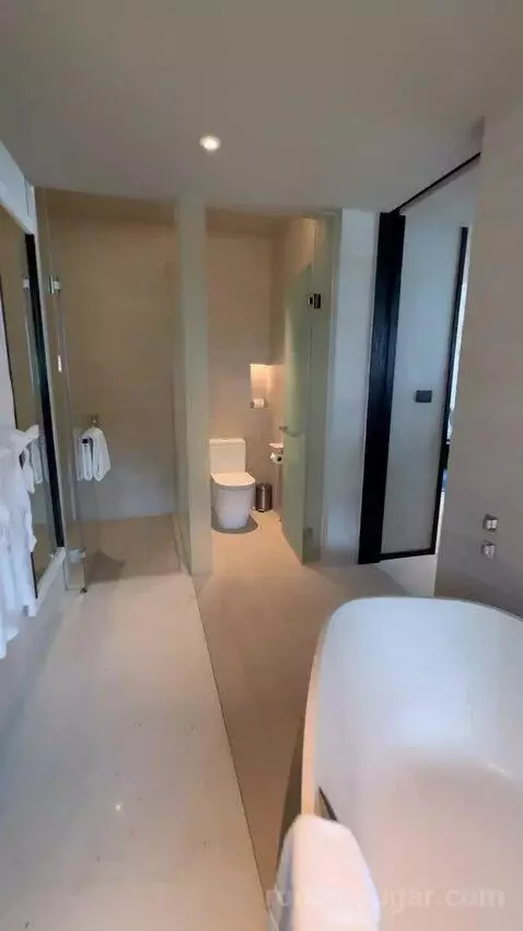 1 Bedroom Executive Ocean View Suite with Club Access (#135) bathroom picture #3
