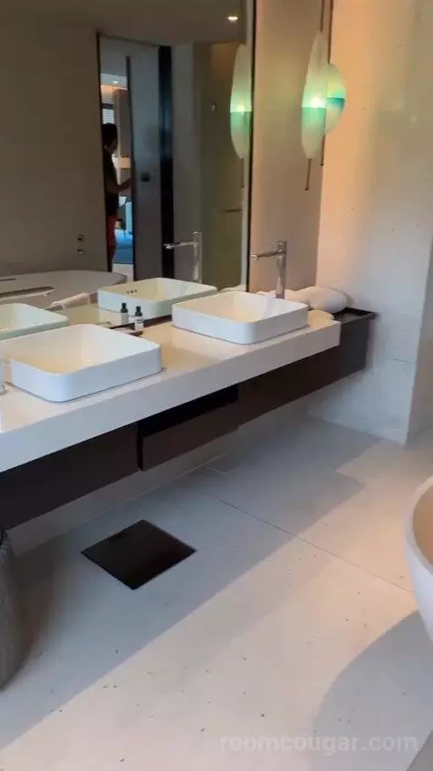 1 Bedroom Executive Ocean View Suite with Club Access (#135) bathroom picture #6