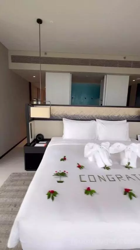 1 Bedroom Executive Ocean View Suite with Club Access (#135) bed picture #5