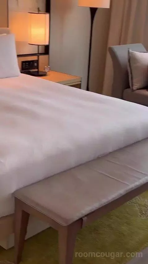 King Room bed picture #3