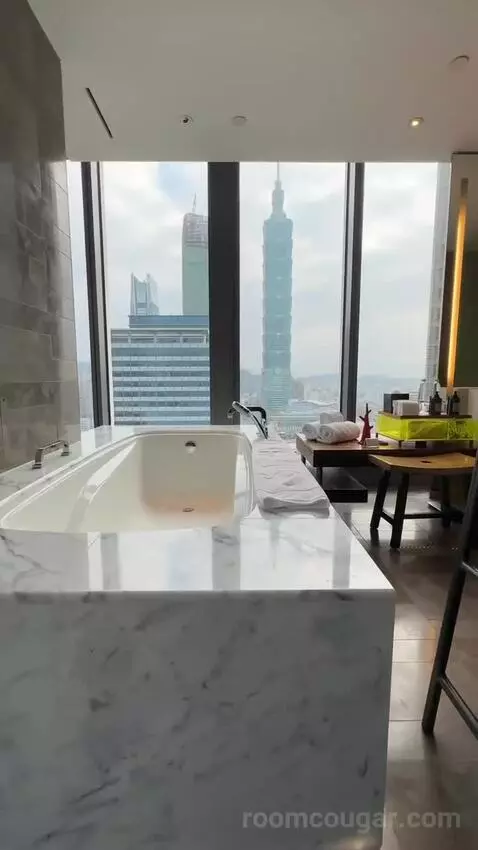 Fantastic Suite, 1 Bedroom Suite, 1 King, Taipei 101 View bathroom picture #7