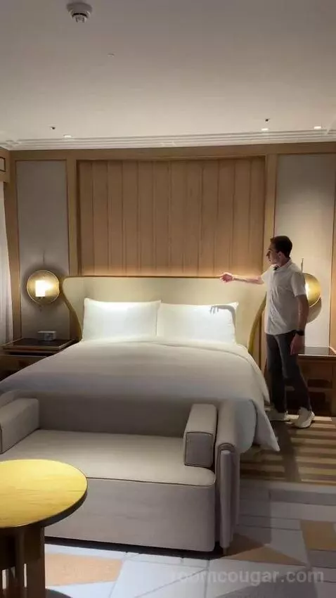Panorama Suite, 1 Bedroom Suite, 1 King, Ocean View, Balcony bed picture #1