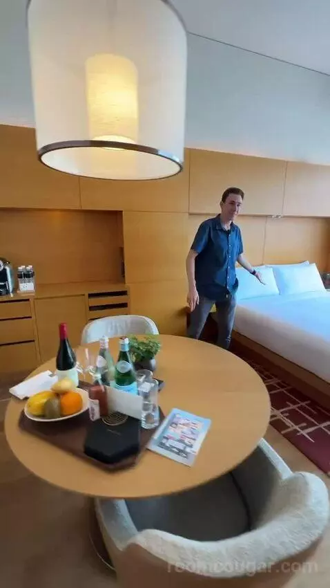 Deluxe King Room with City View bed picture #7