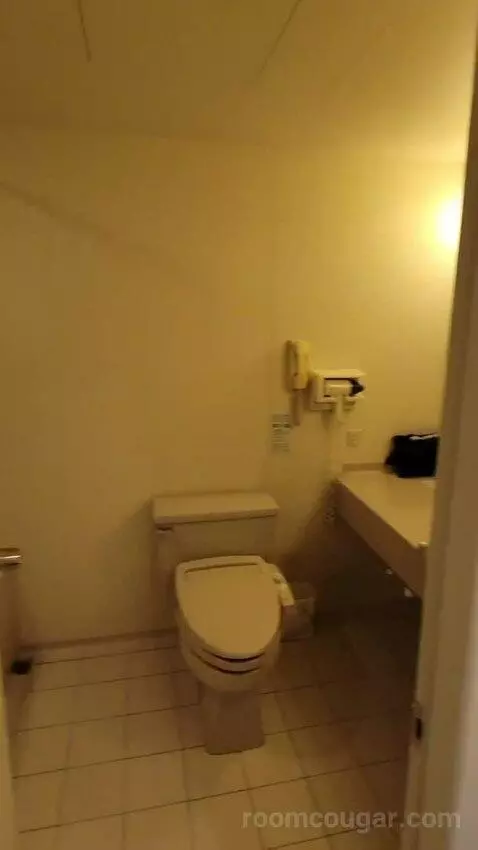 2 Single Premium City View (#2018) bathroom picture #2
