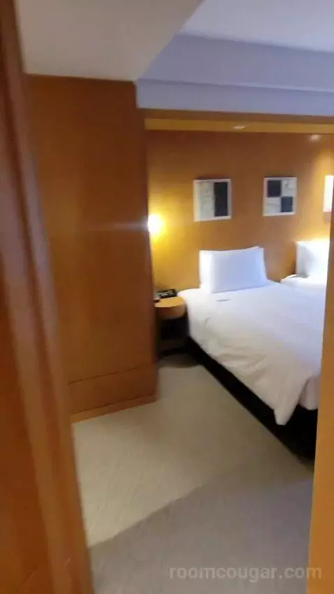 Grand Executive Twin Suite bed picture #1