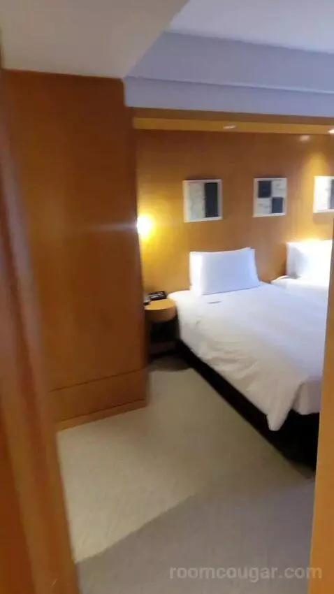 Grand Executive Twin Suite bed picture #2