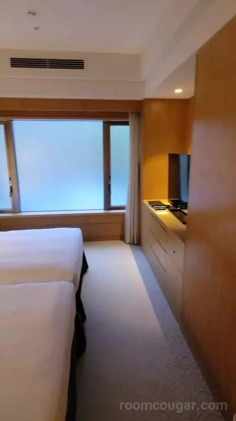 Grand Executive Twin Suite bed picture #7