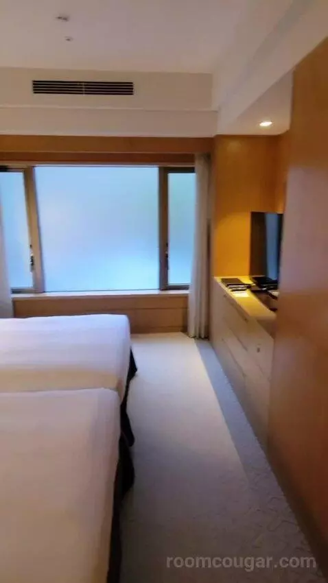 Grand Executive Twin Suite bed picture #8