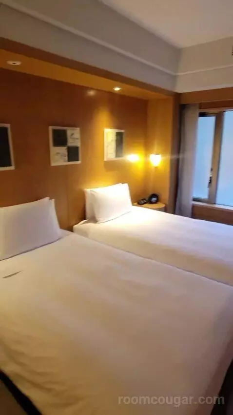 Grand Executive Twin Suite bed picture #10