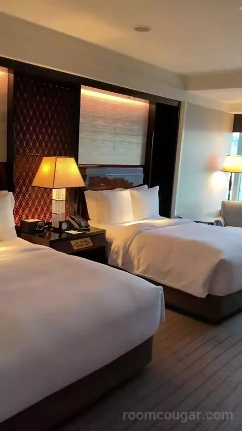 2 Double Beds, Skyline View, Guest Room (#5015) bed picture #4