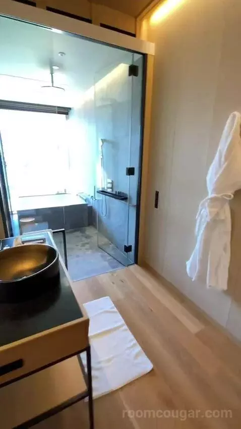 Lake Chuzenji View, Guest Room, 2 Double, Balcony (#315) bathroom picture #1