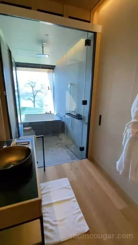 Lake Chuzenji View, Guest Room, 2 Double, Balcony (#315) bathroom picture #3
