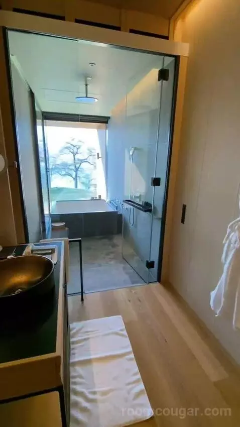 Lake Chuzenji View, Guest Room, 2 Double, Balcony (#315) bathroom picture #4