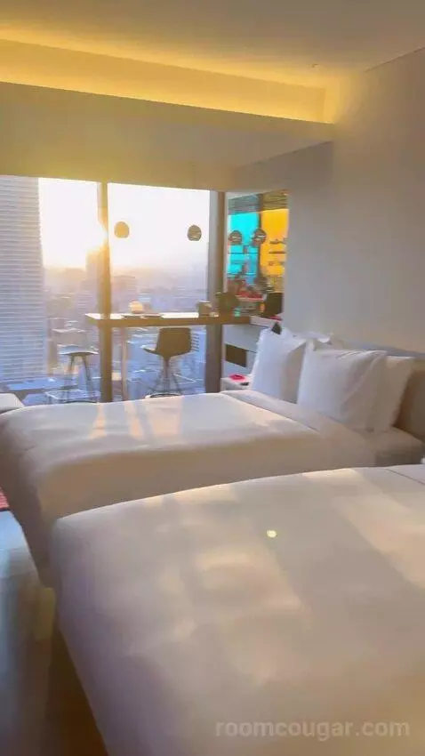 Guest Room with 2 Double, Skyline View, High Floor (#2712) bed picture #4