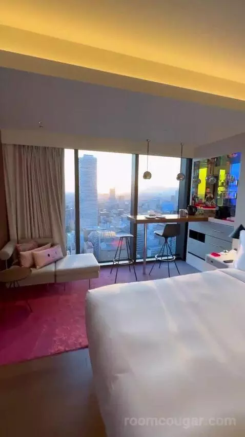 Guest Room with 2 Double, Skyline View, High Floor (#2712) bed picture #2