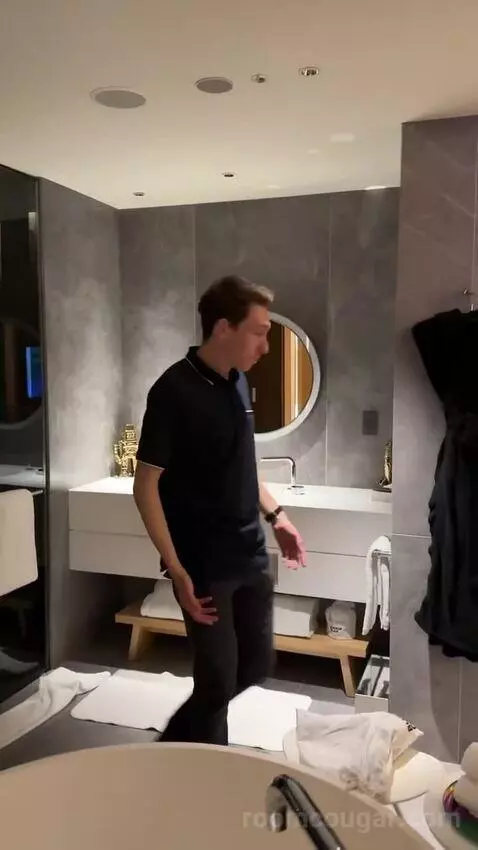 1 King Bed, Wow Suite bathroom picture #1