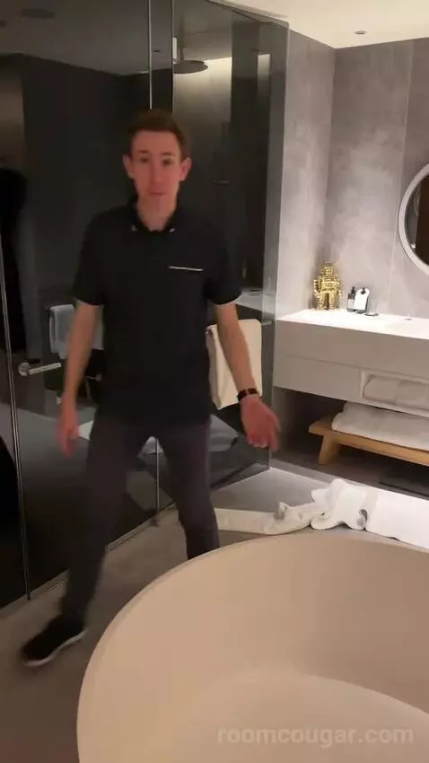 1 King Bed, Wow Suite bathroom picture #9